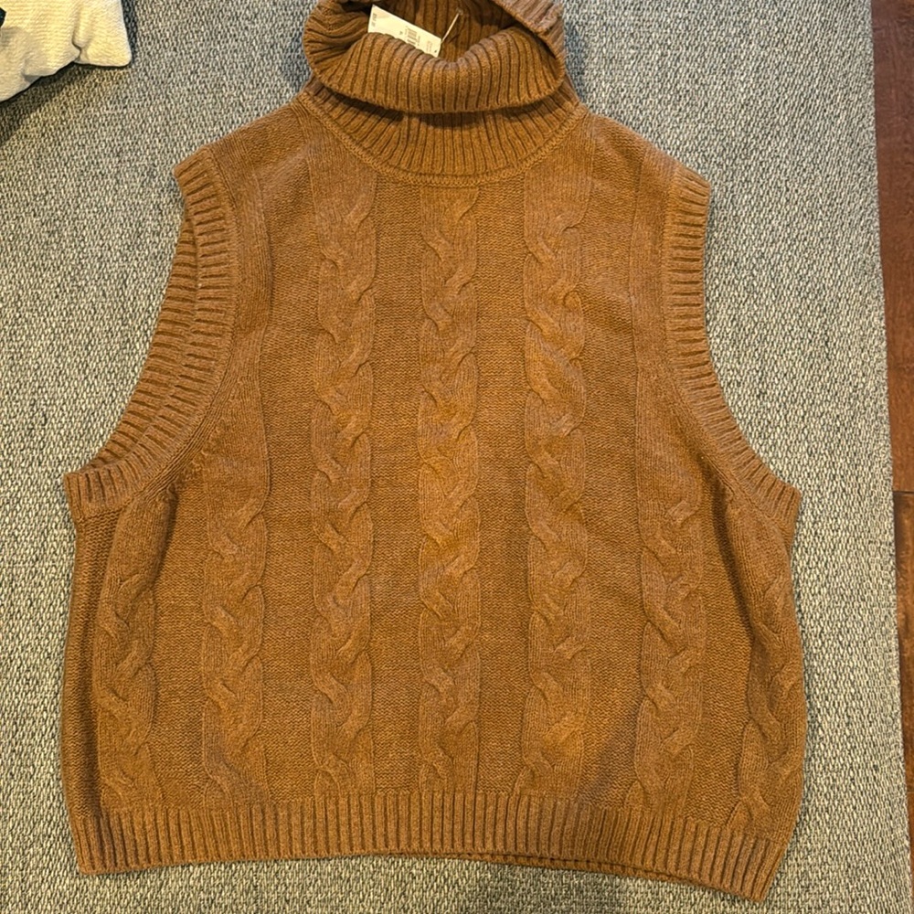 Cable sleeveless sweater